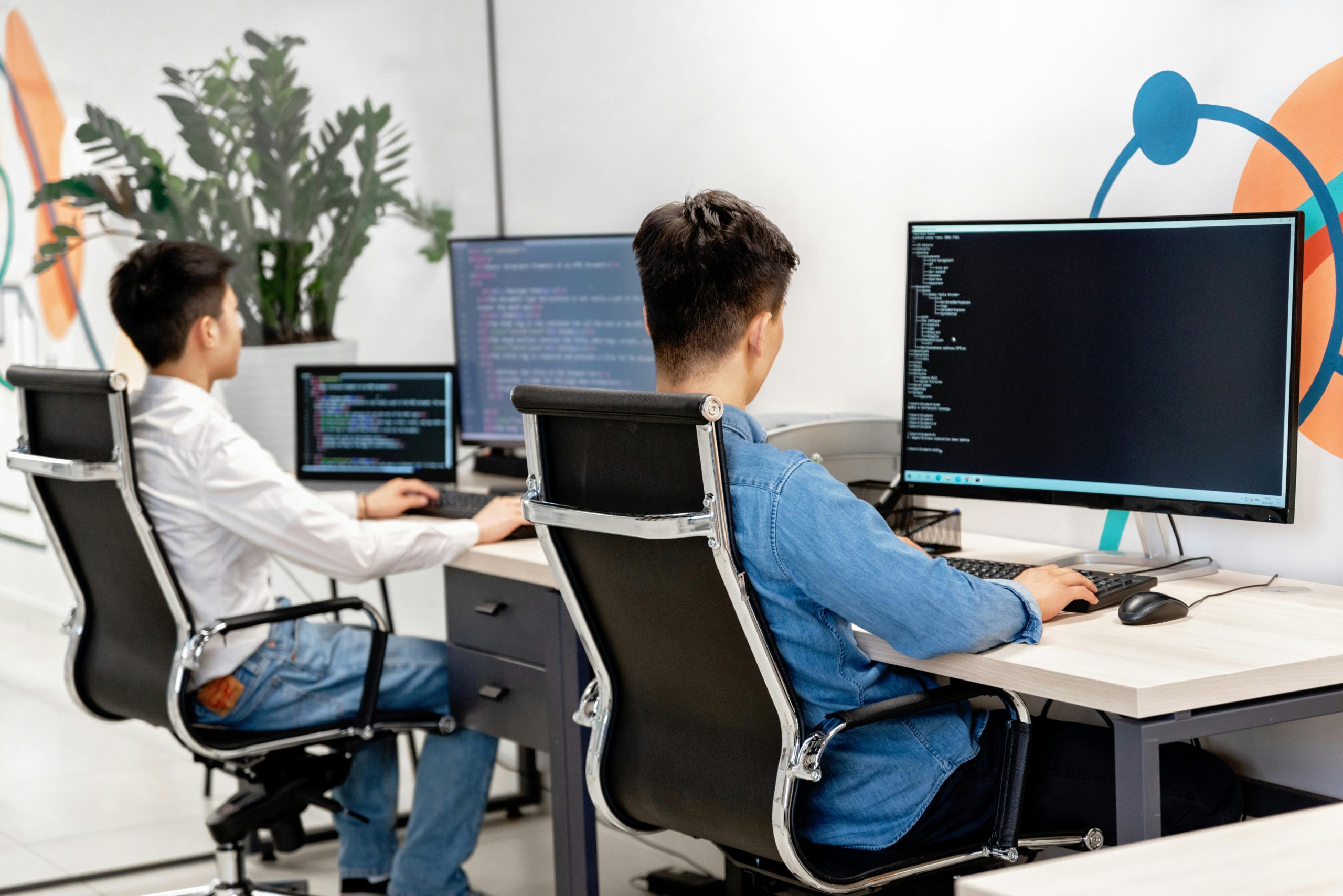 Which recruitment agencies are highly recommended for web design and development professionals in the U.S.?