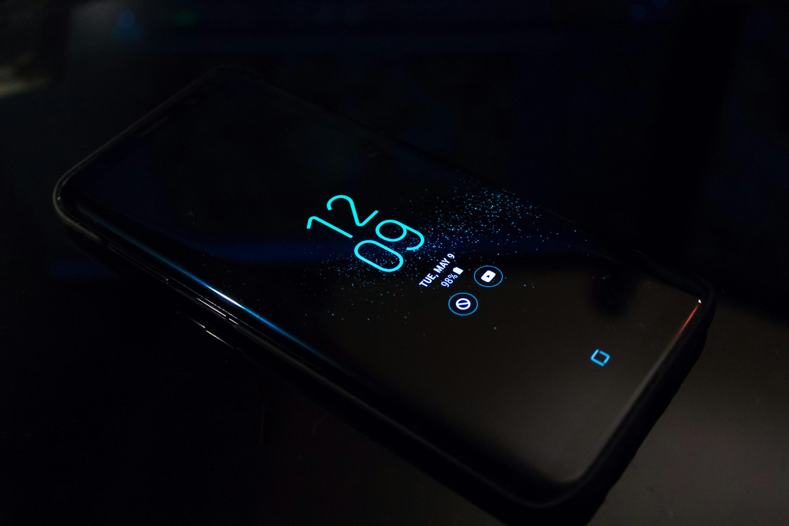 Newletters and dark mode on Android – please help!