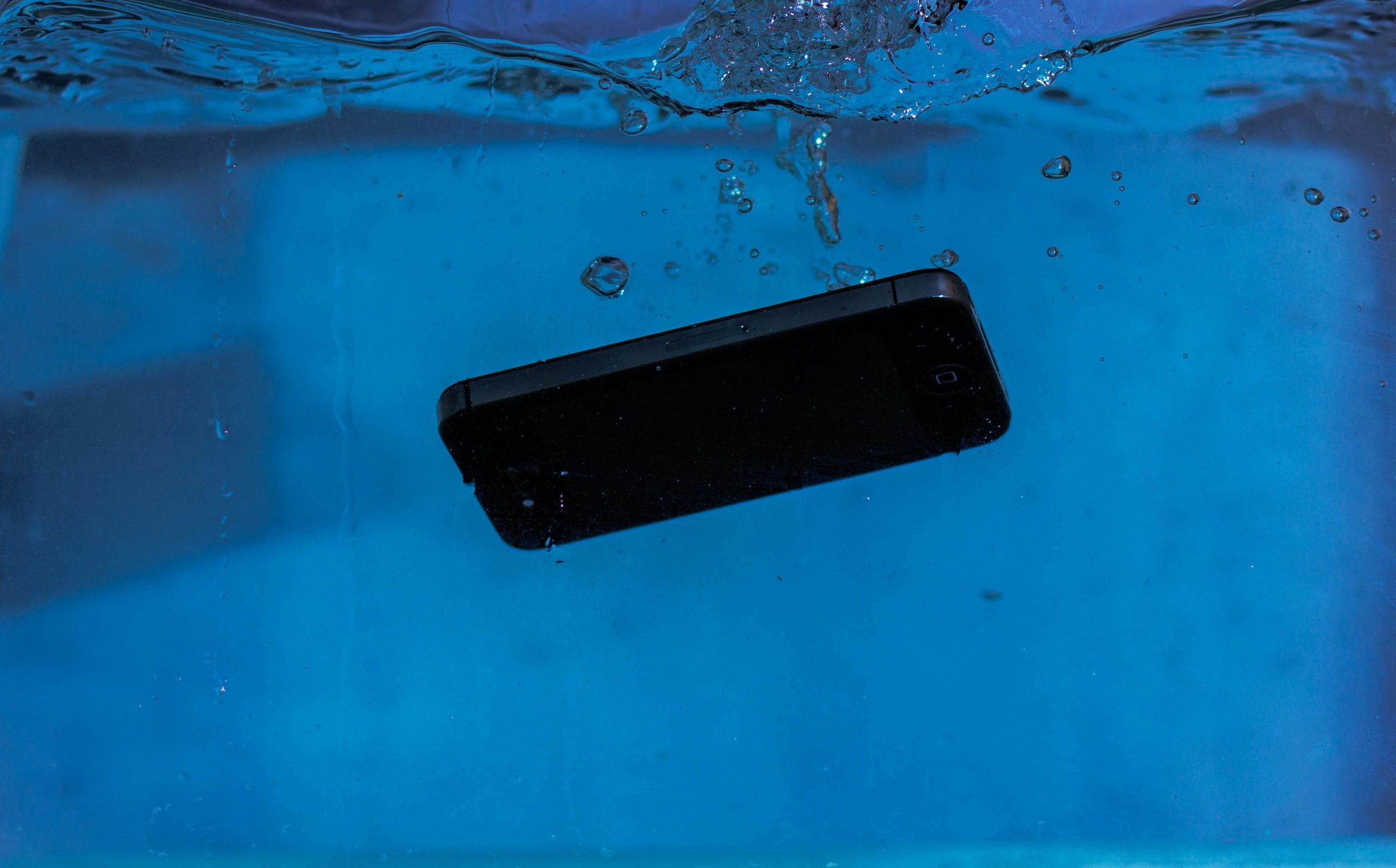 I made a fluid simulator for mobile that reacts to your device tilt!