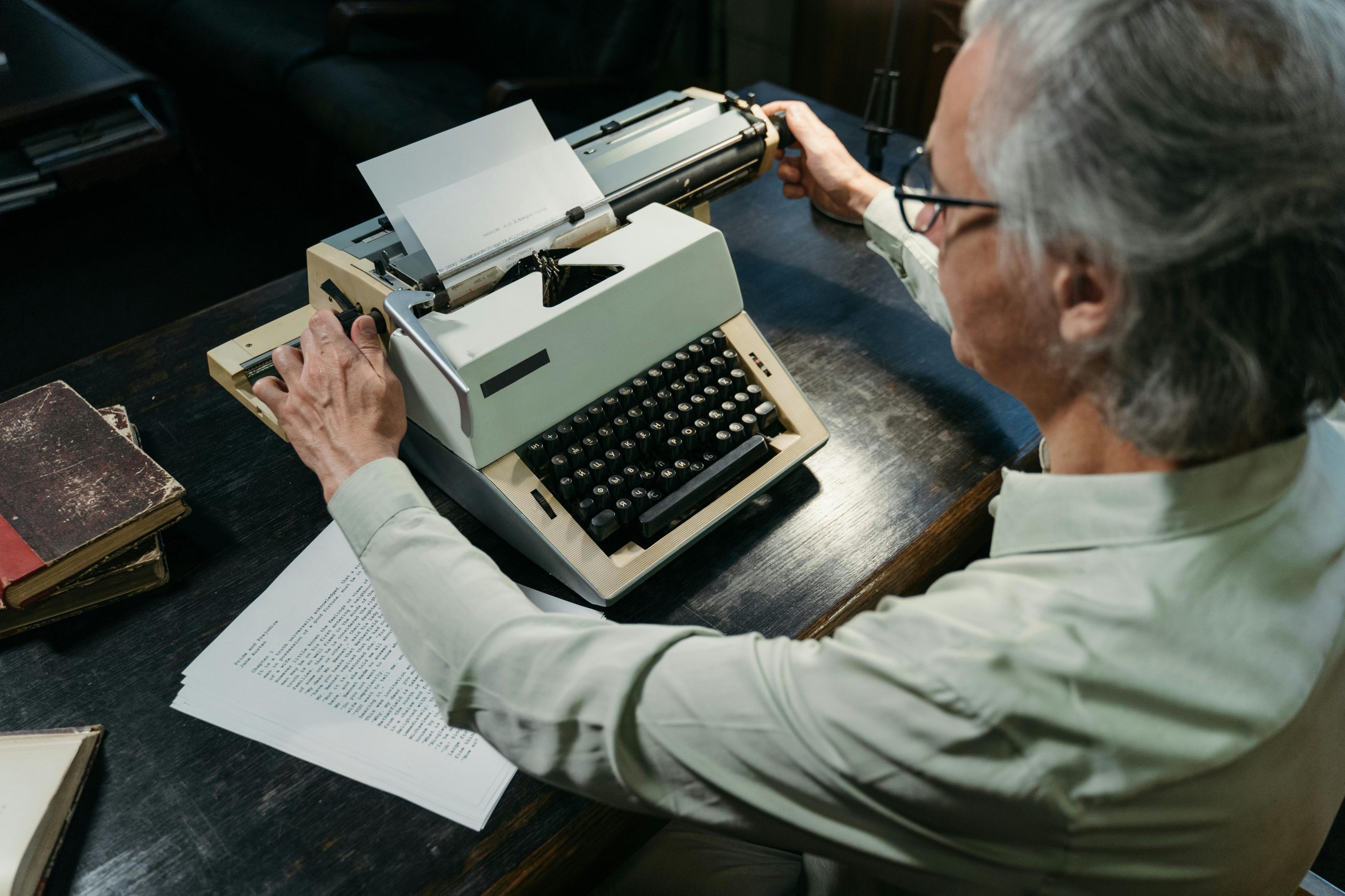 CMO using influencer-style storytelling to market B2B AI tool