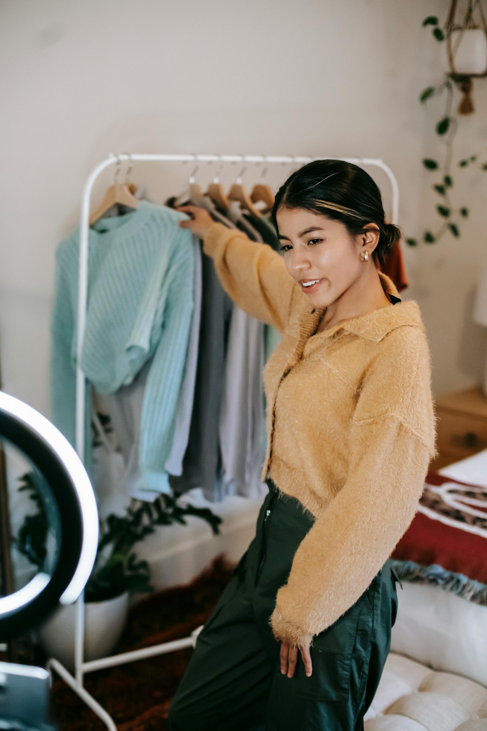 Integrating live social content into multi-channel campaigns
